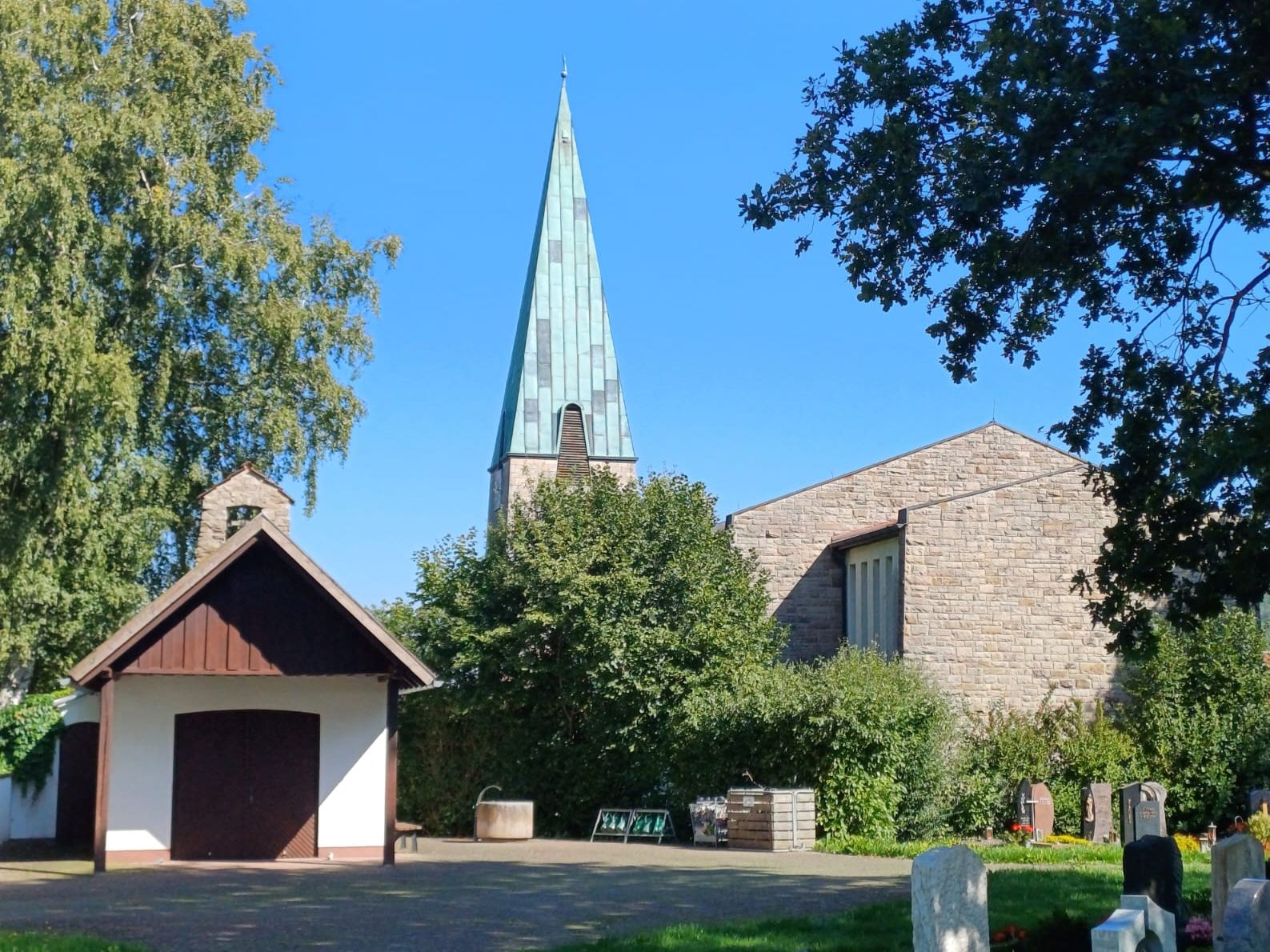 St. Hubertus Kirche und Friedhofskapelle