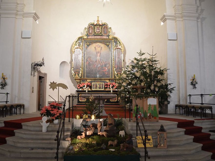 Altar mit Schmuck von der Kirche St. Andreas in Neuenberg. 