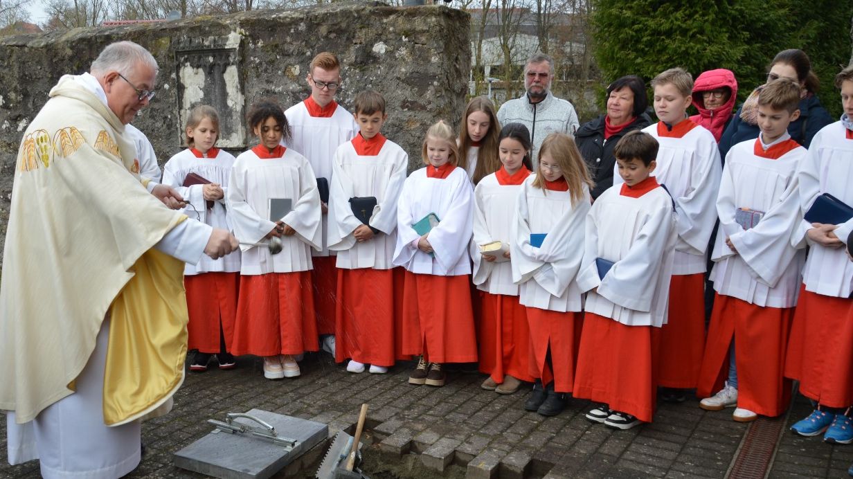 Festgottesdienst am 26.11.2023 in St. Andreas mit Versenken der Zeitkapsel zum Jubiläumsjahr